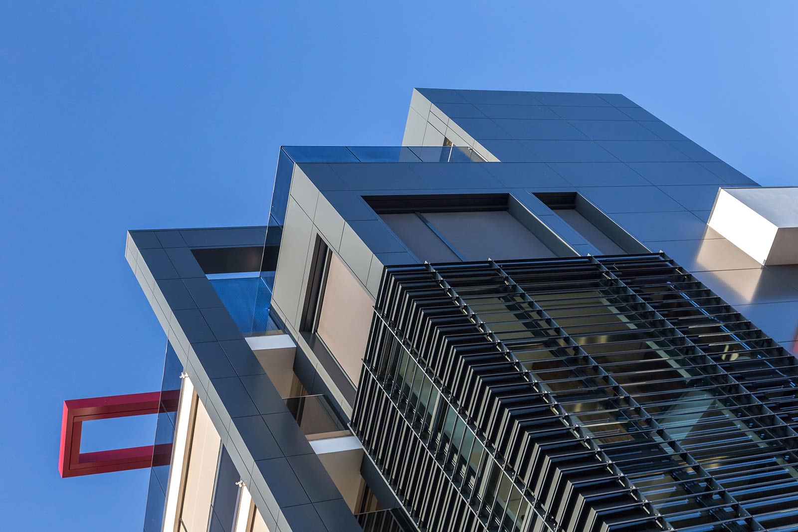 palazzina-residenziale-rivestimento-facciata-alucobond-alluminio-composito-sogimi